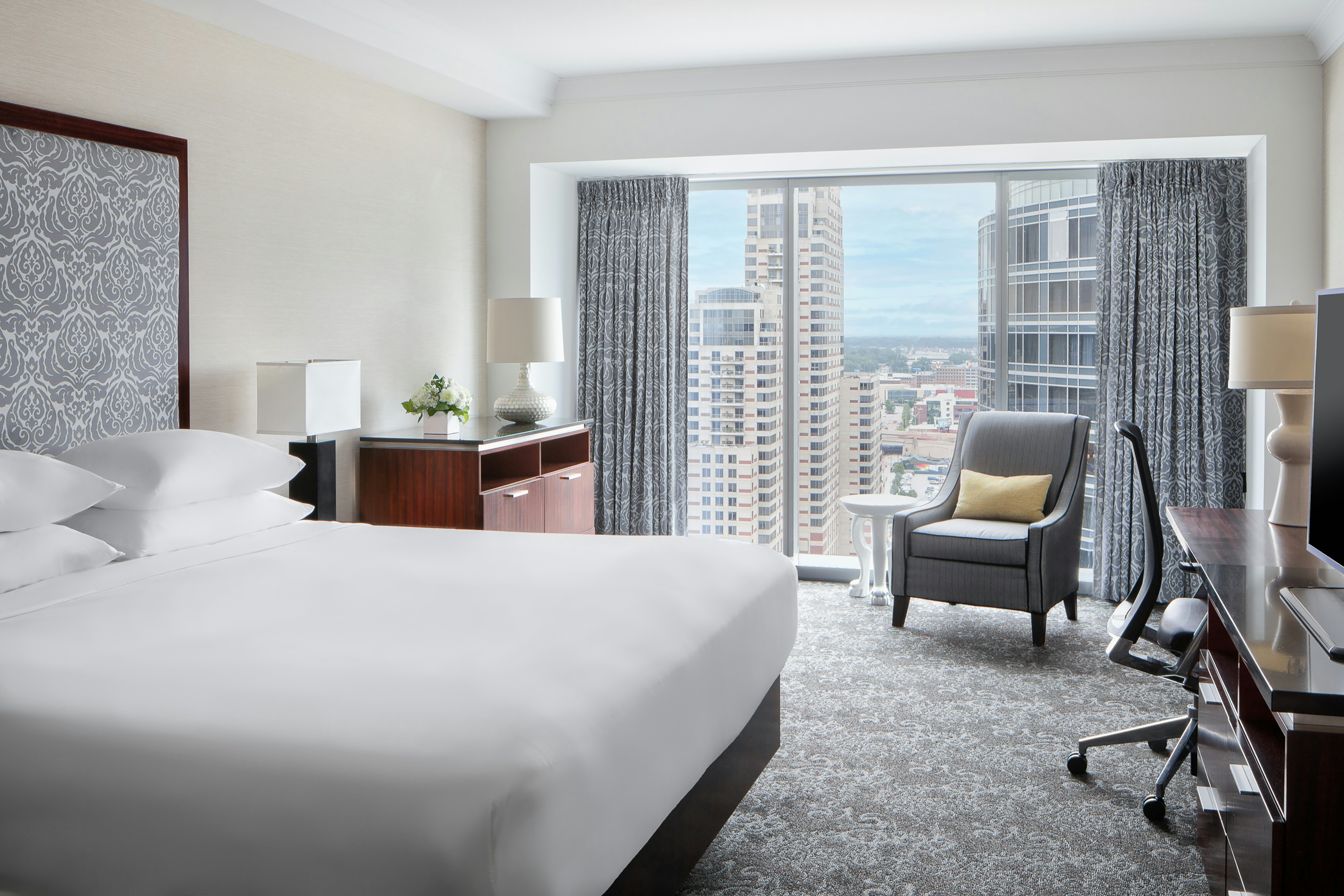 Amway Grand Plaza, Curio Collection by Hilton 16/65