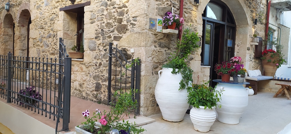 Idili Traditional House 9/50