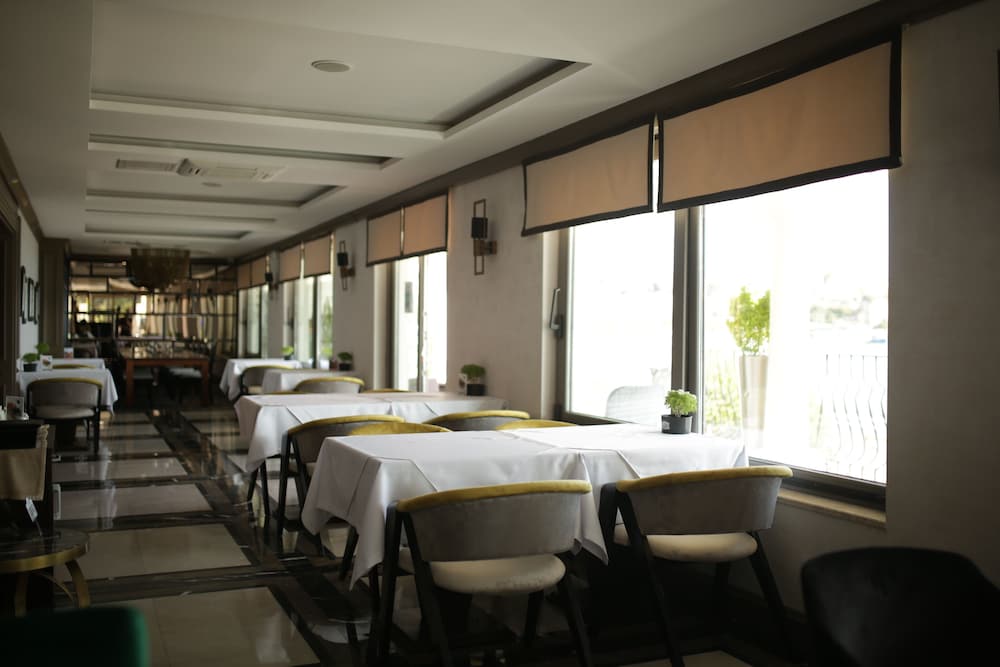Northdoor Hotel 25/50