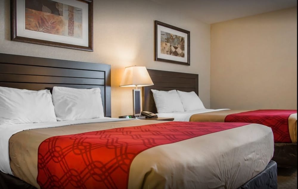 Econo Lodge Winnipeg 12/40