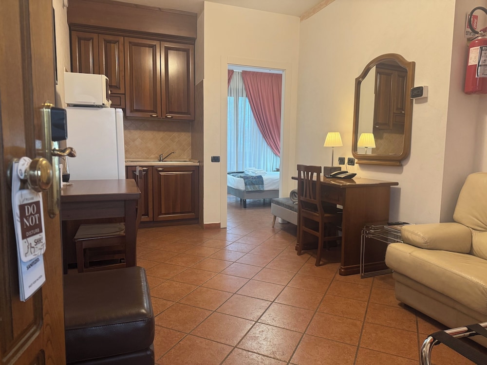 Euro House Inn Airport Hotel Residence 51/72