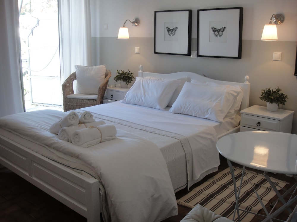 Paradisos Hotel 11/50