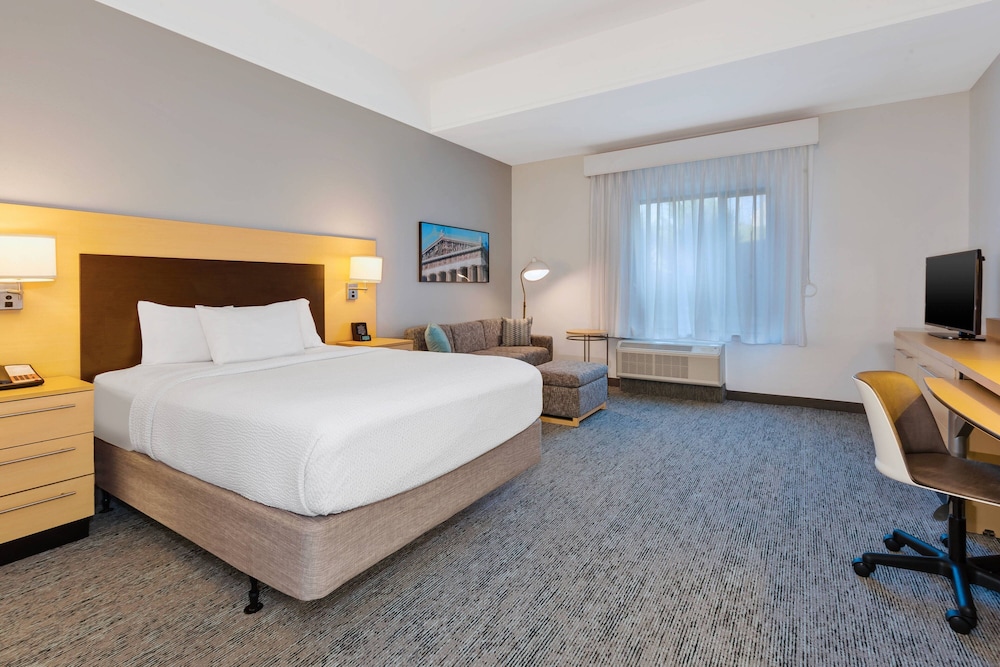 STUDIO, KING BED, SOFA, ACCESSIBLE