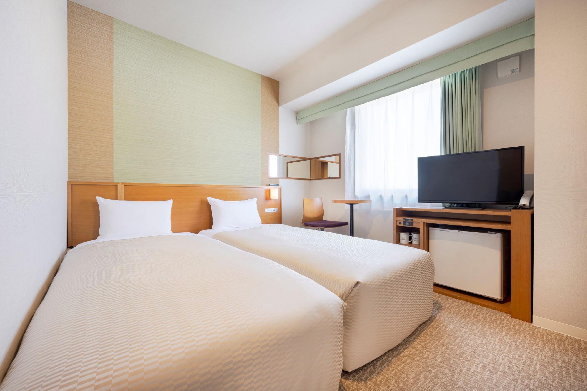 Hollywood, Economy, Twin Beds