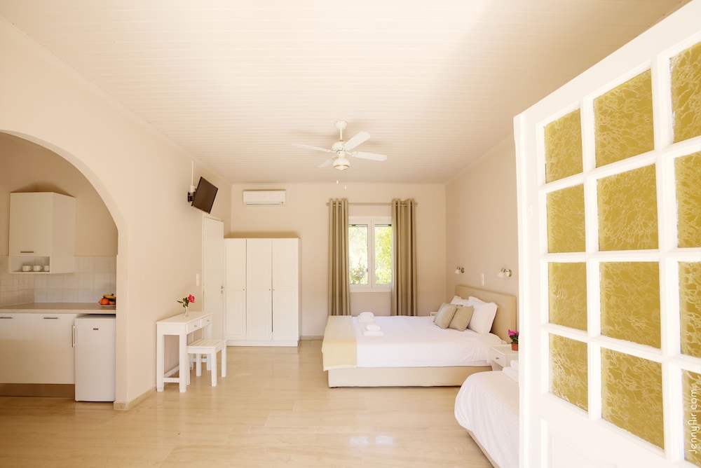 Paradise Village 27/40
