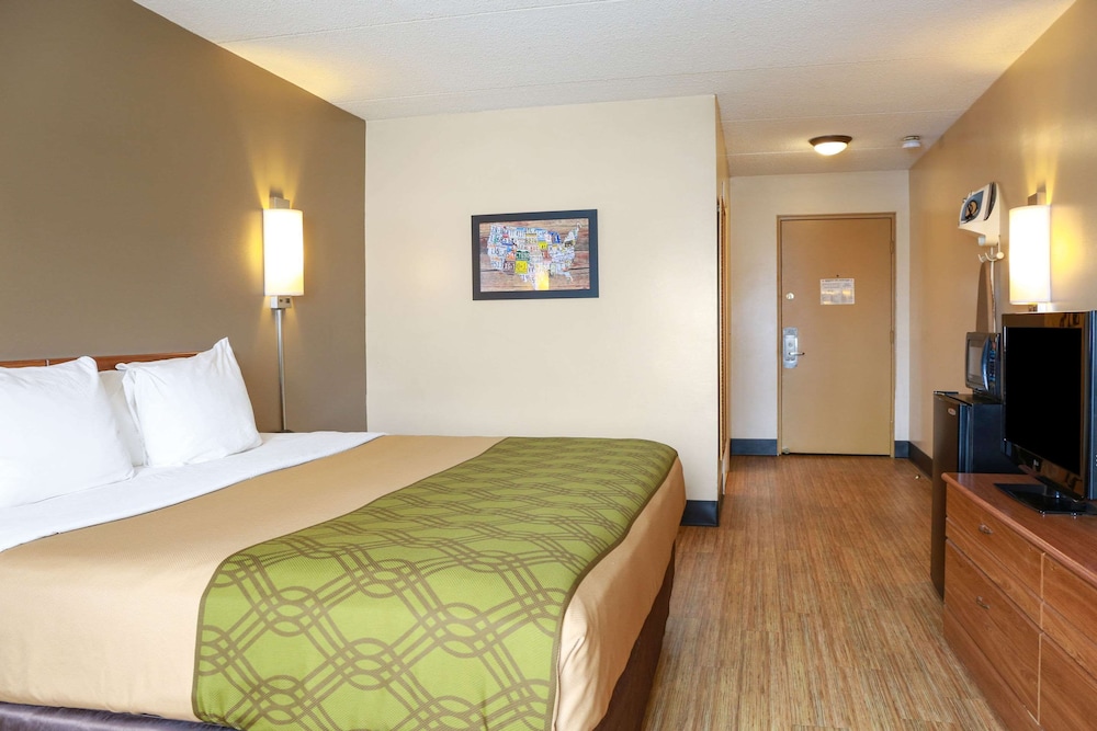 Econo Lodge Darien Lakes 12/46