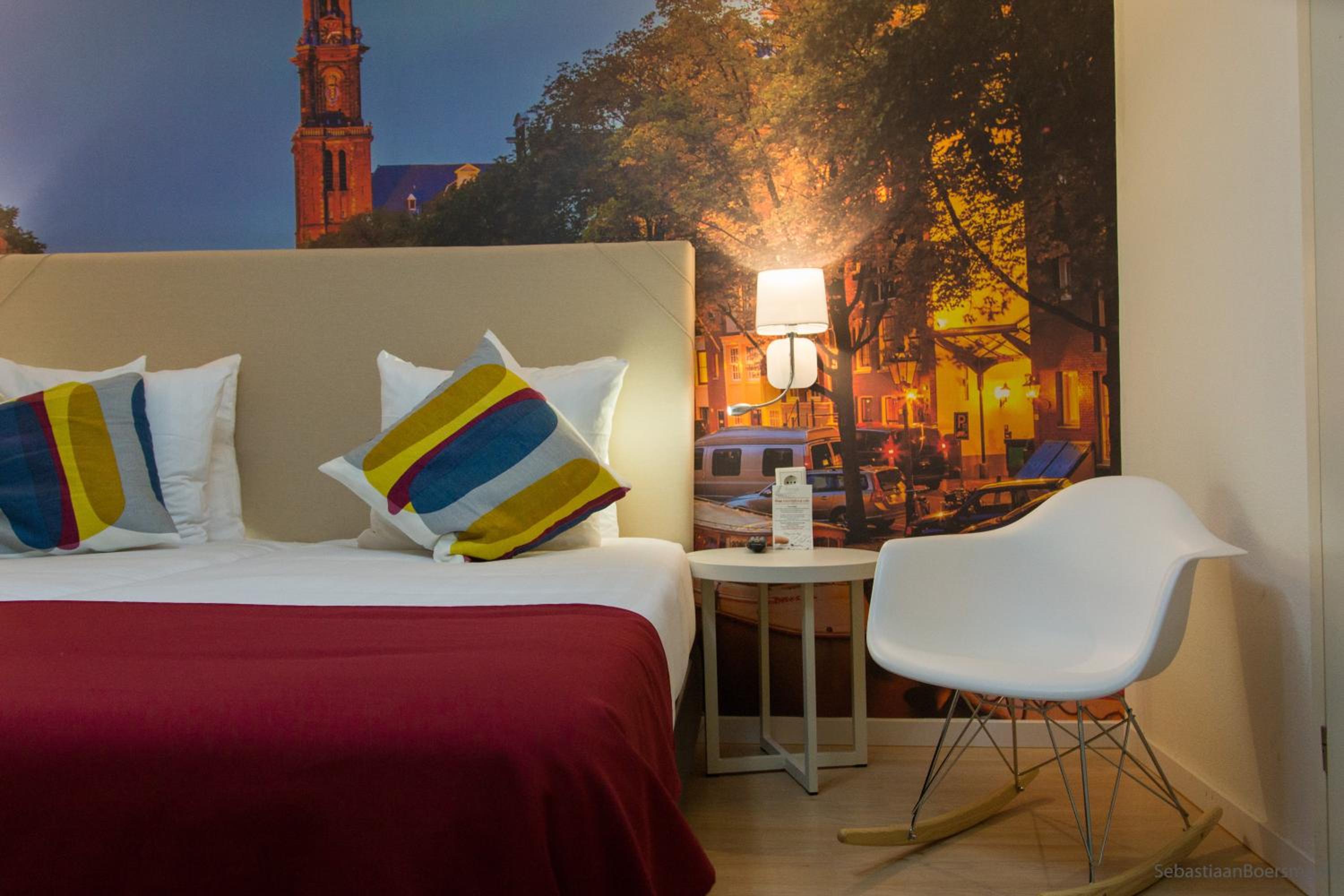 DELUXE, DOUBLE BED