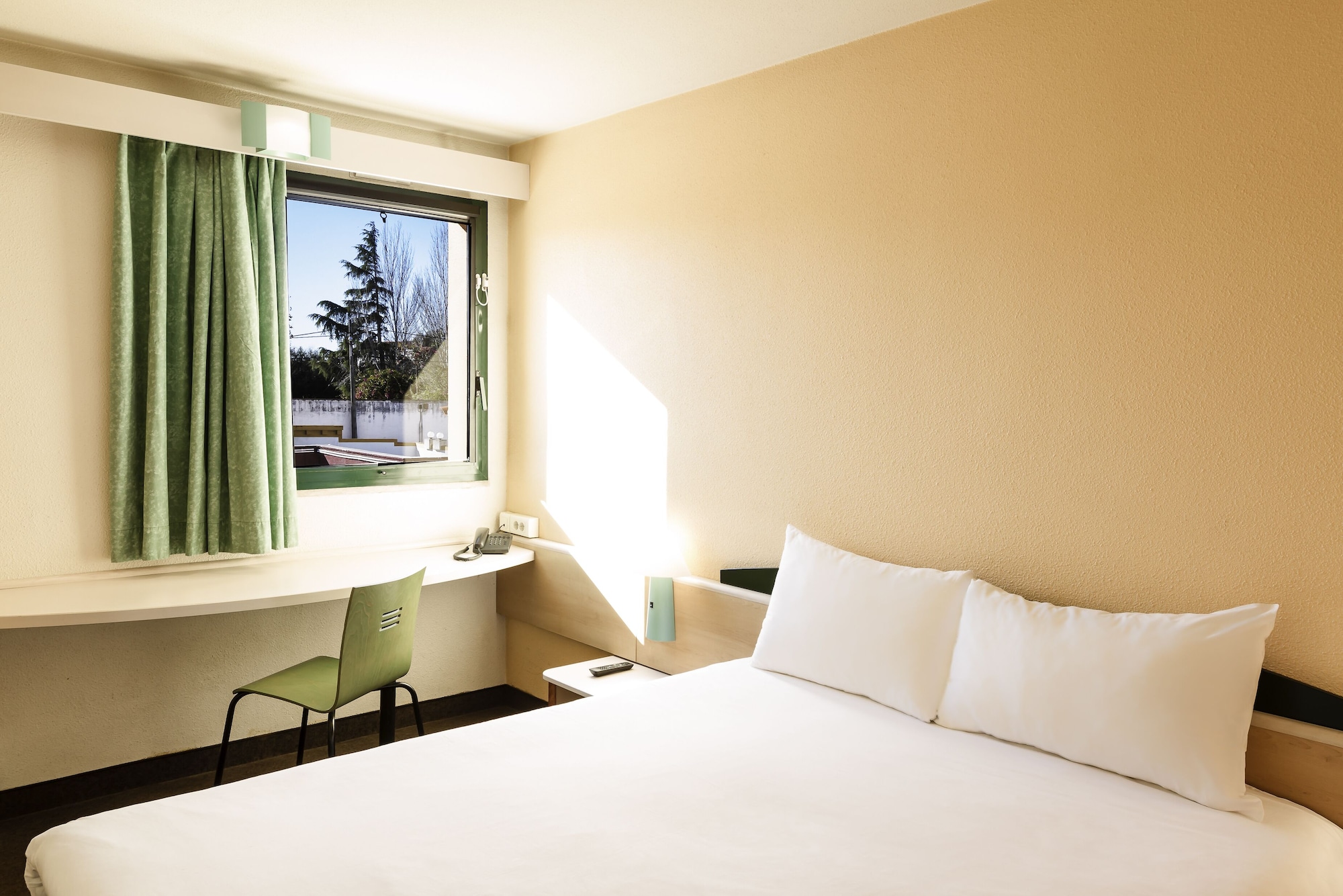 Room, Double Bed