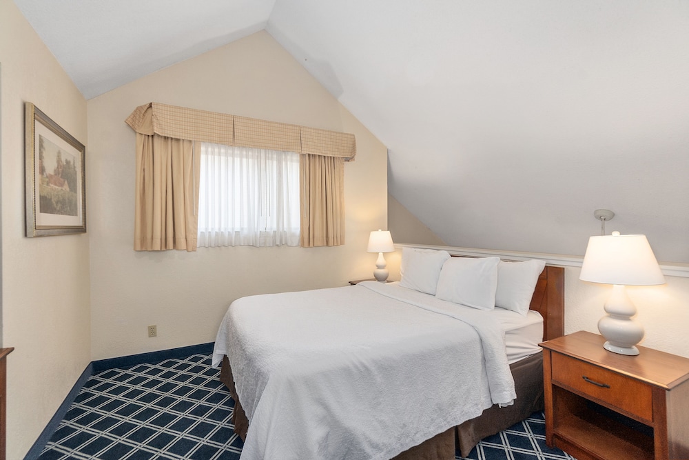 Residences at Daniel Webster 8/50