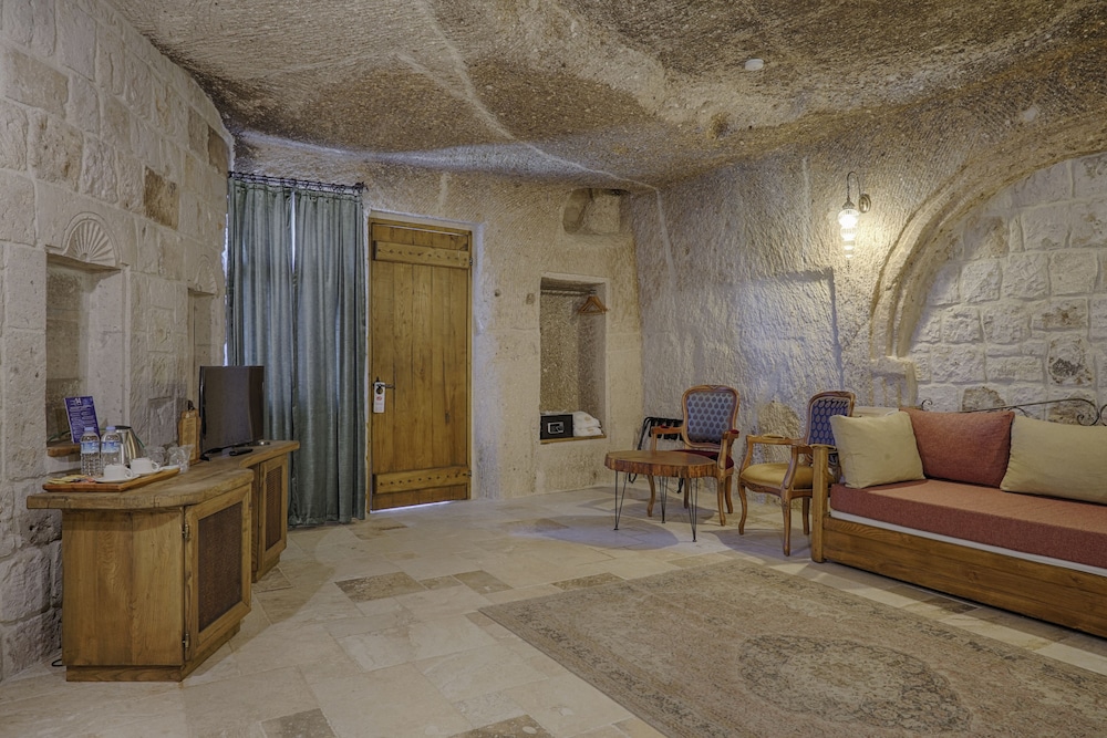 Hera Cave Suites 30/50