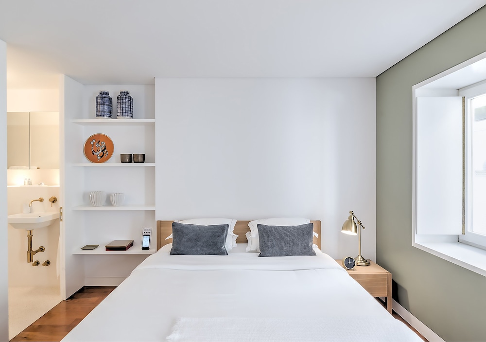 DELUXE, APARTMENT, QUEEN BED, RIVER VIEW