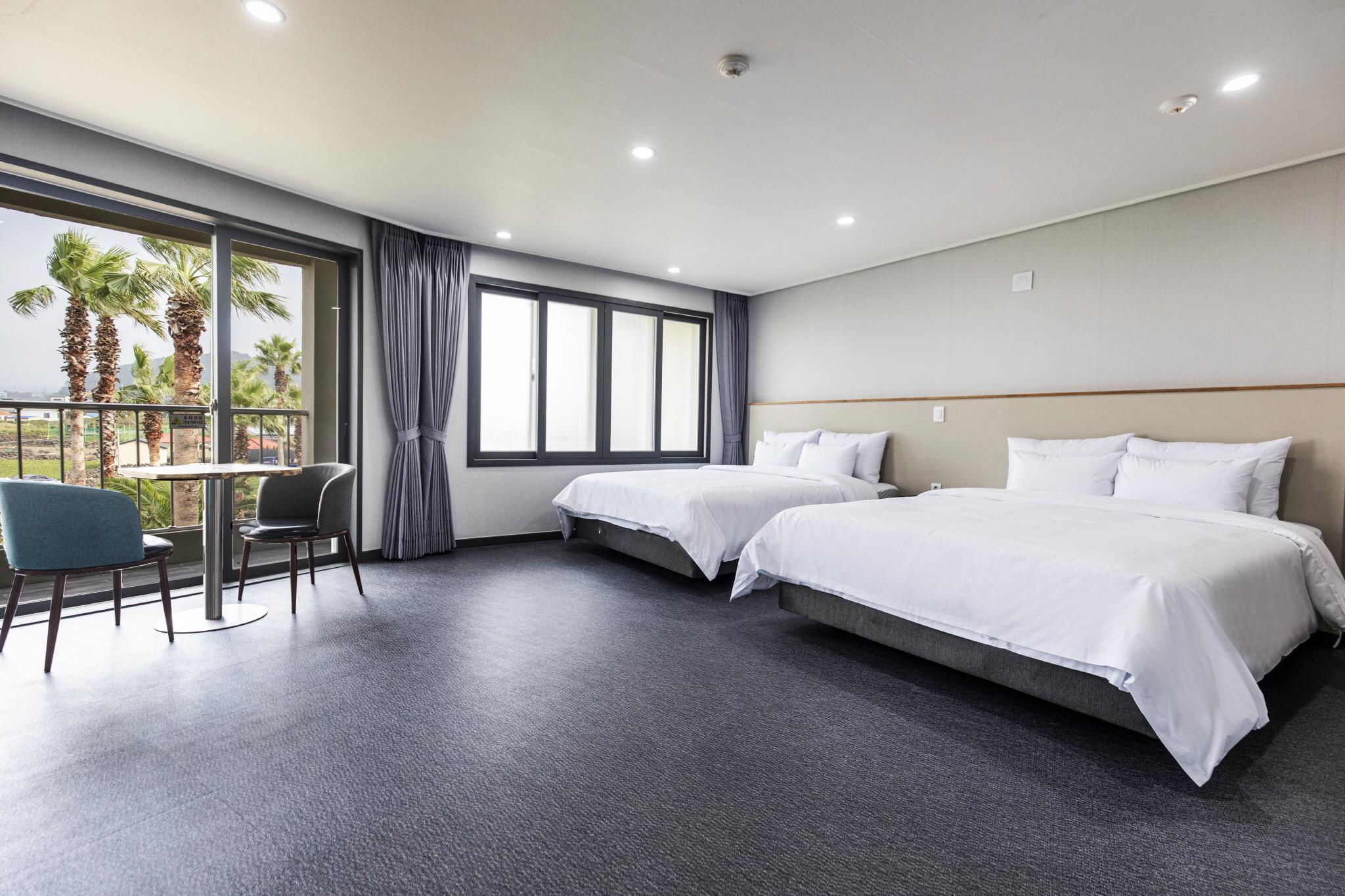 Run of House, 2 Queen Beds, Low Floor, Building