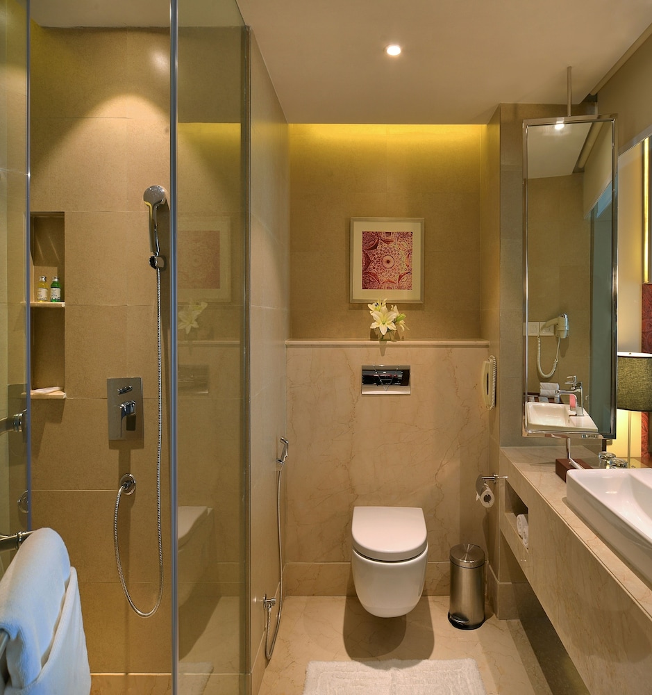 Majestic Court Sarovar Portico 8/46