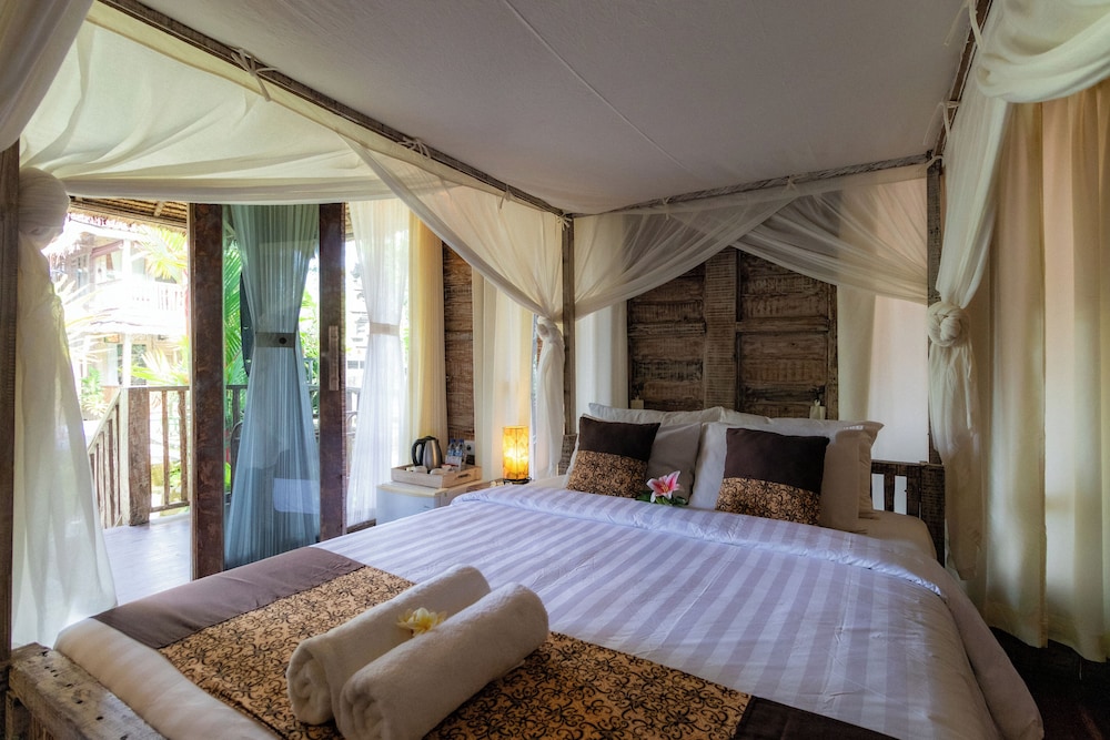 Deluxe, Double Bed, Pool View