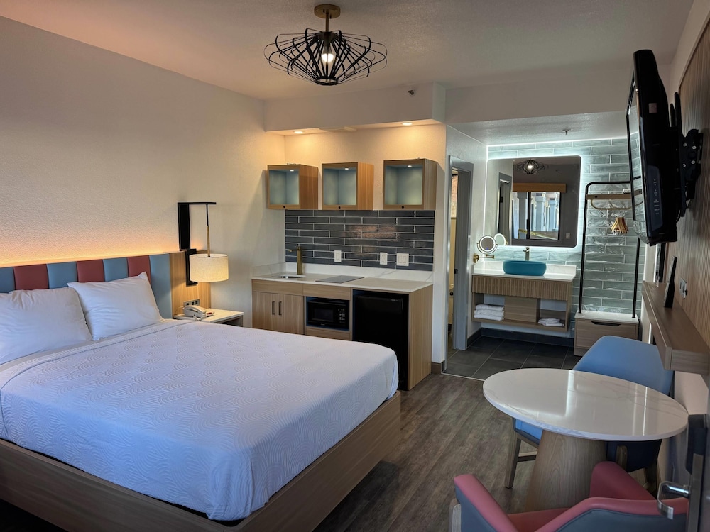 Upgrade, Efficiency, Suite, Queen Bed