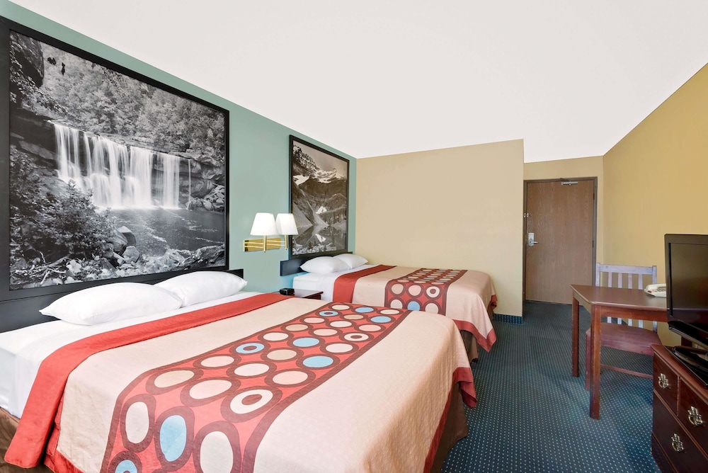 Super 8 by Wyndham Somerset 16/40
