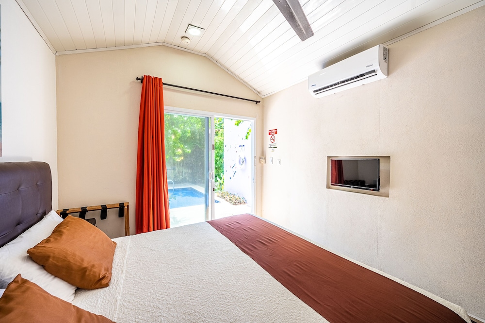 ROOM, KING BED, POOL SIDE