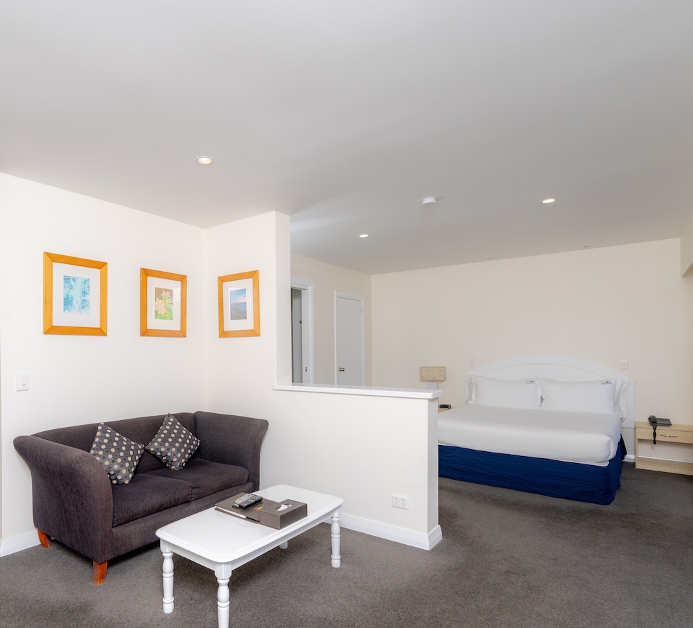 South Pacific Resort Hotel 24/50