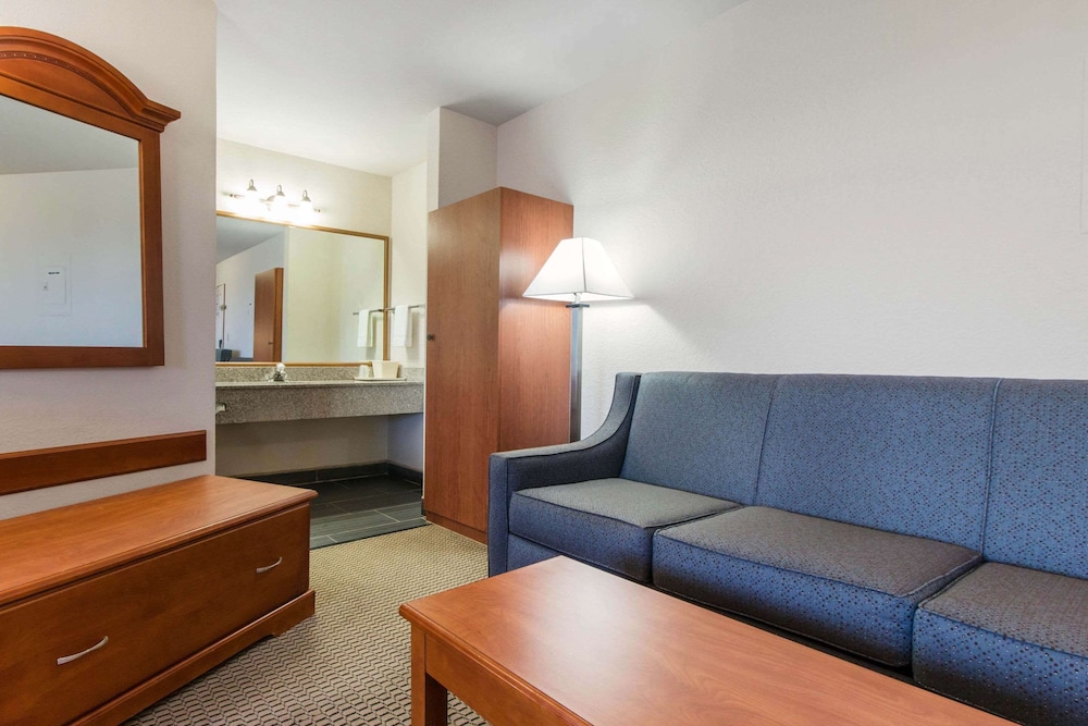 Quality Inn & Suites Crescent City Redwood Coast 36/52