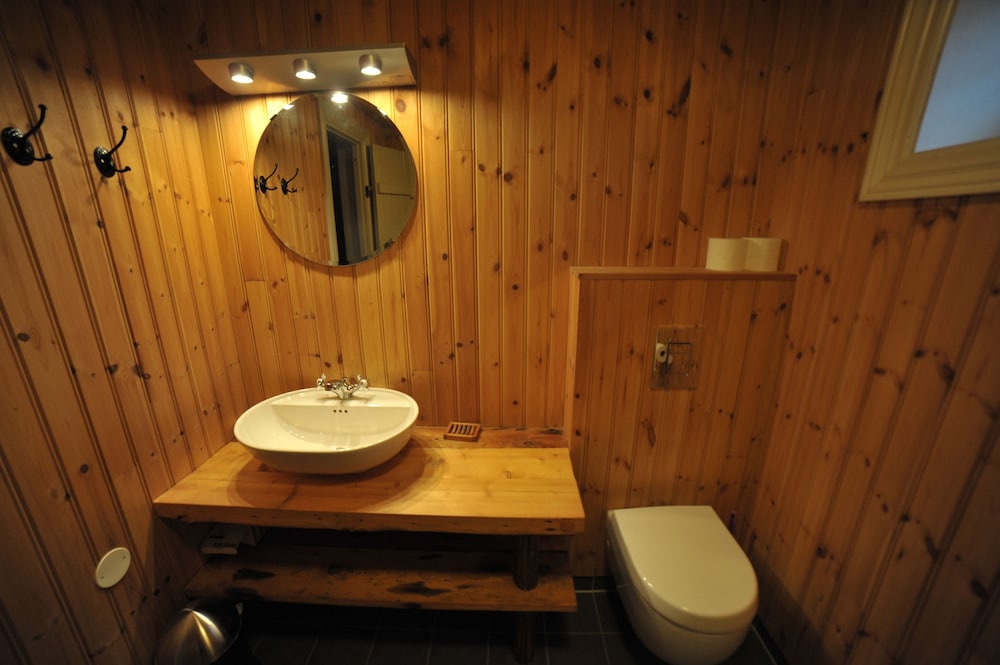 Reine Rorbuer - by Classic Norway Hotels 50/50