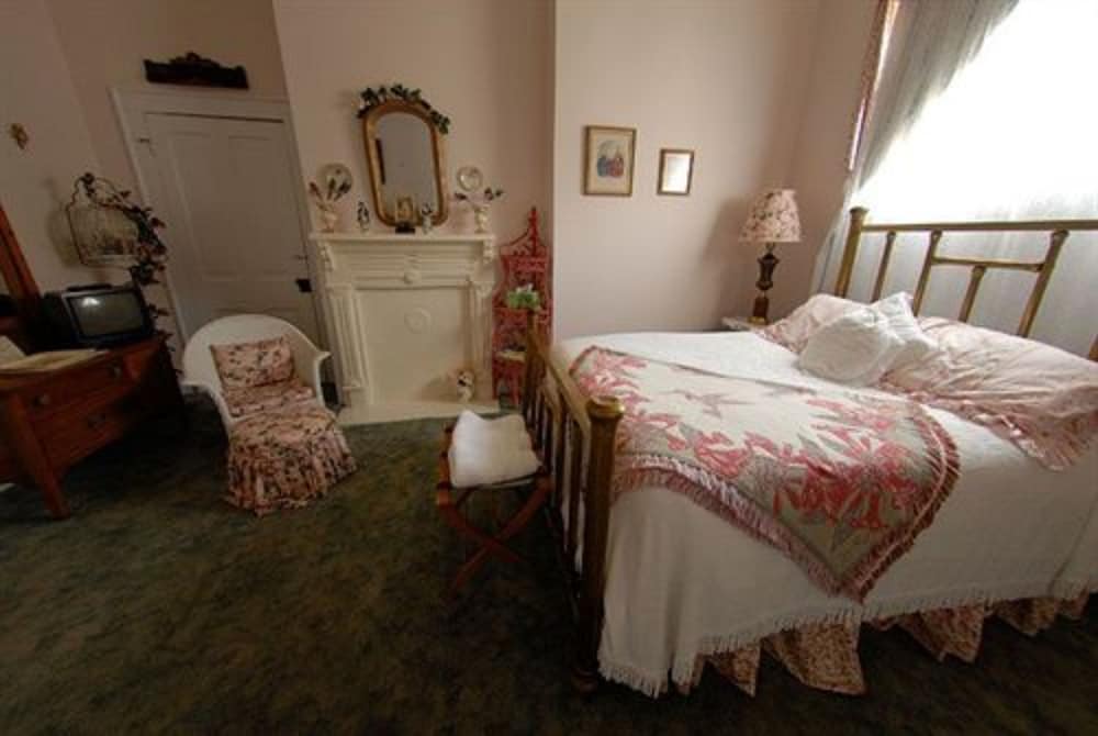 Carrier Houses Bed and Breakfast 14/60