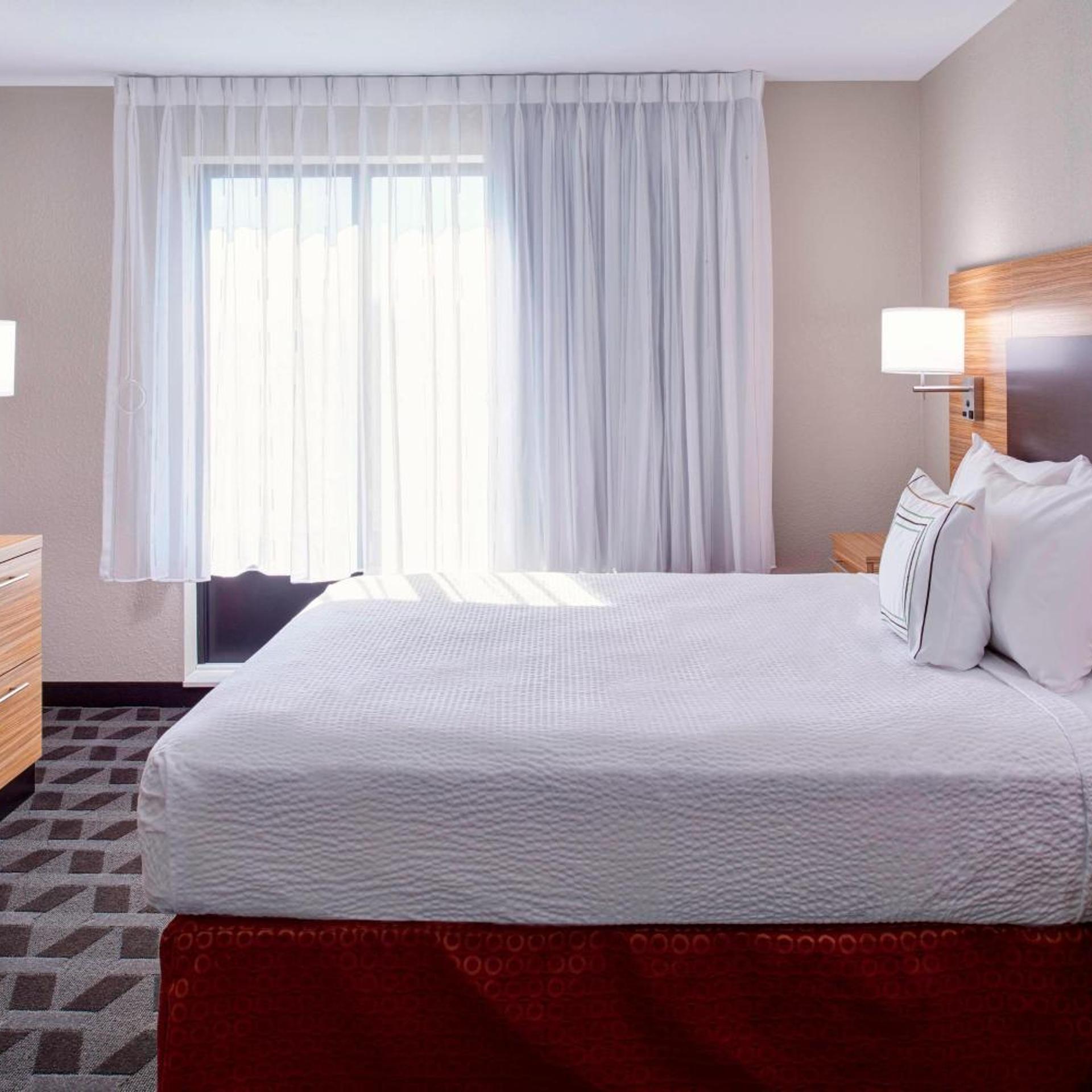 جناح كبير بسرير كوين بغرفة نوم واحدة مع أريكة بحوض استحمام لذوي الإعاقة، Towneplace Suites Richmond 2/3