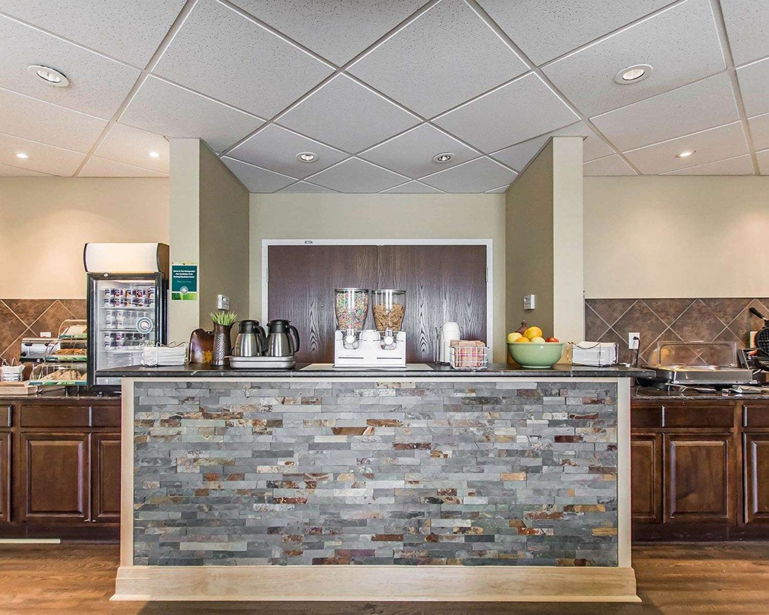 Quality Inn Moncton, NB 7/43