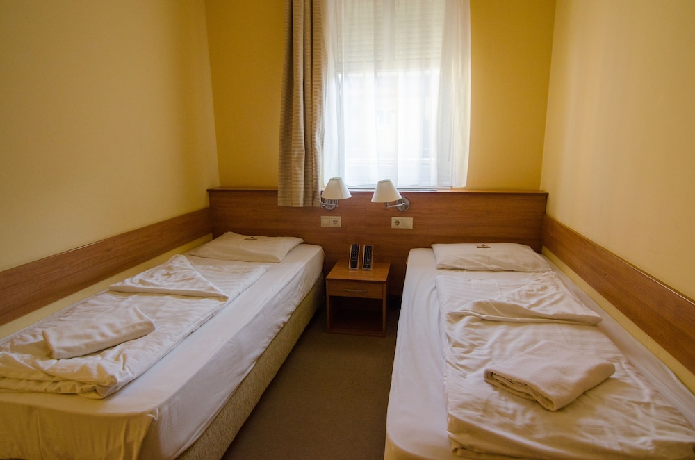 CIVITAS BOUTIQUE HOTEL 32/79