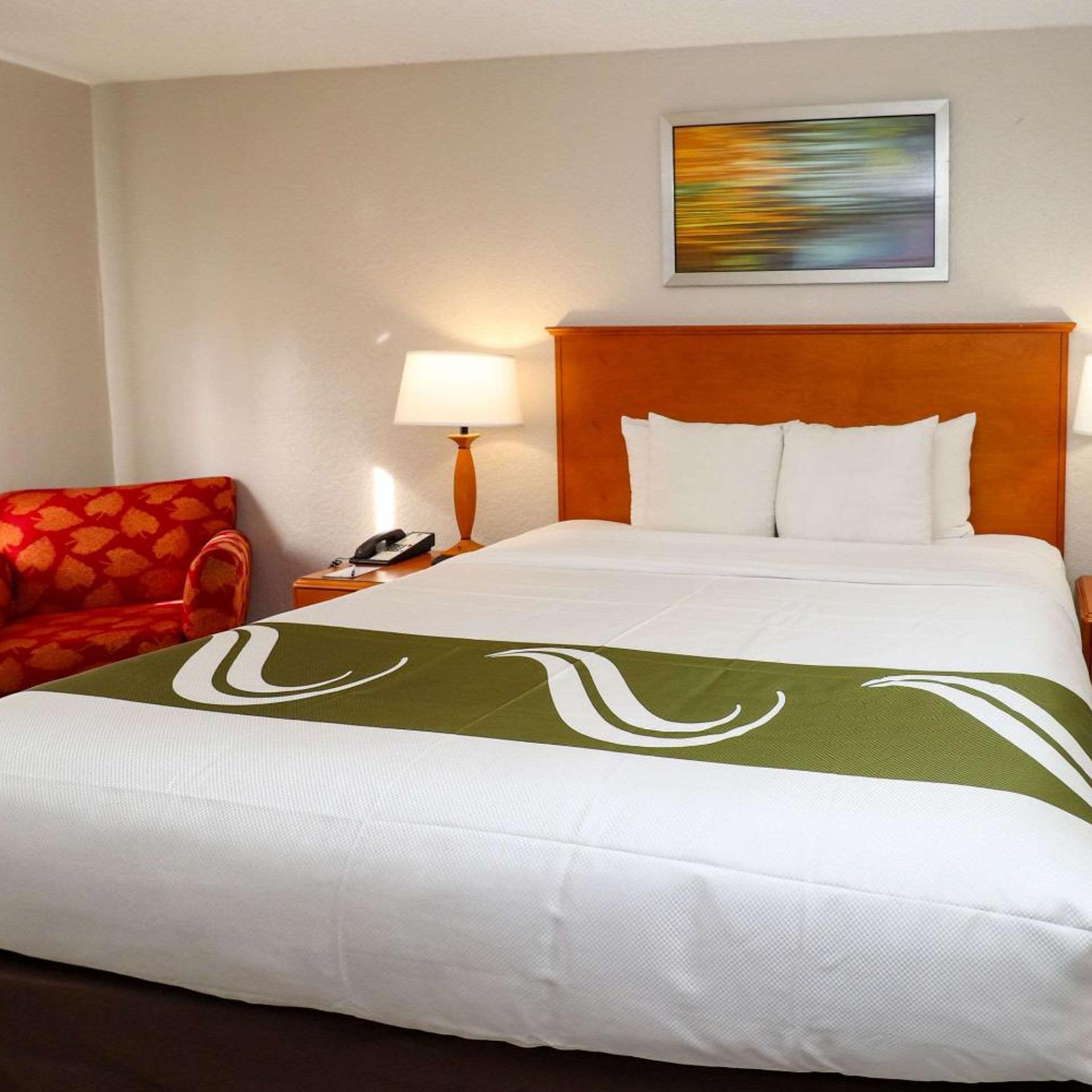 غرفة بسرير كينج بحوض استحمام، Quality Inn Miami Airport - Doral 3/9