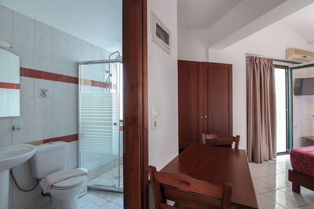 Studio, Twin Beds, Street View 10/10