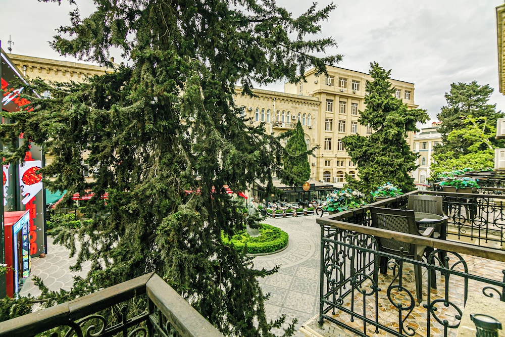 Bristol Hotel Baku 36/51