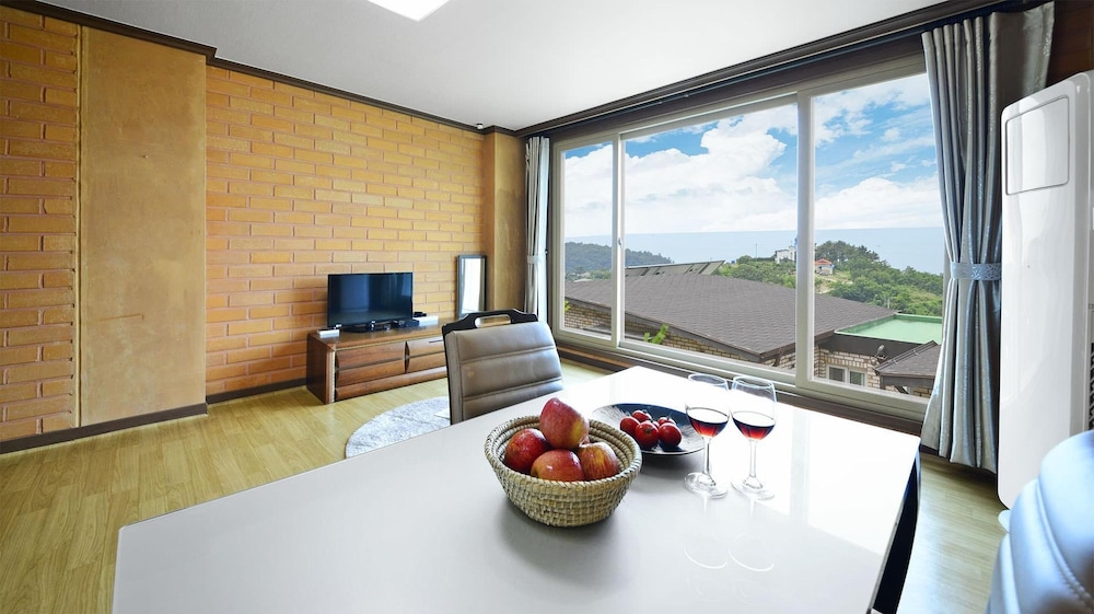 Yeosu Hwangto Pension 36/50