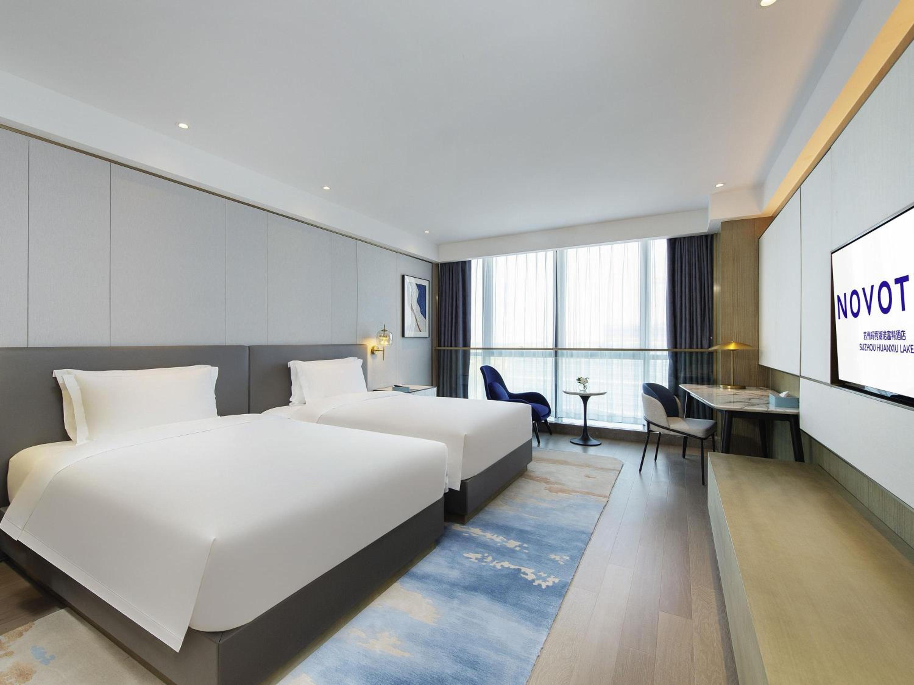 DELUXE, TWIN BEDS