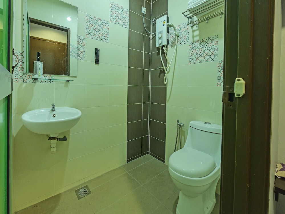 Hotel O M Three Hotel 50/55