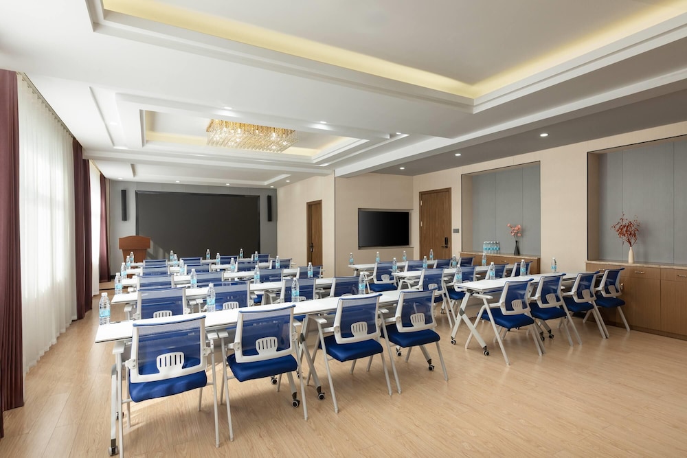 Hawthorn by Wyndham Lincang Linxiang 18/19