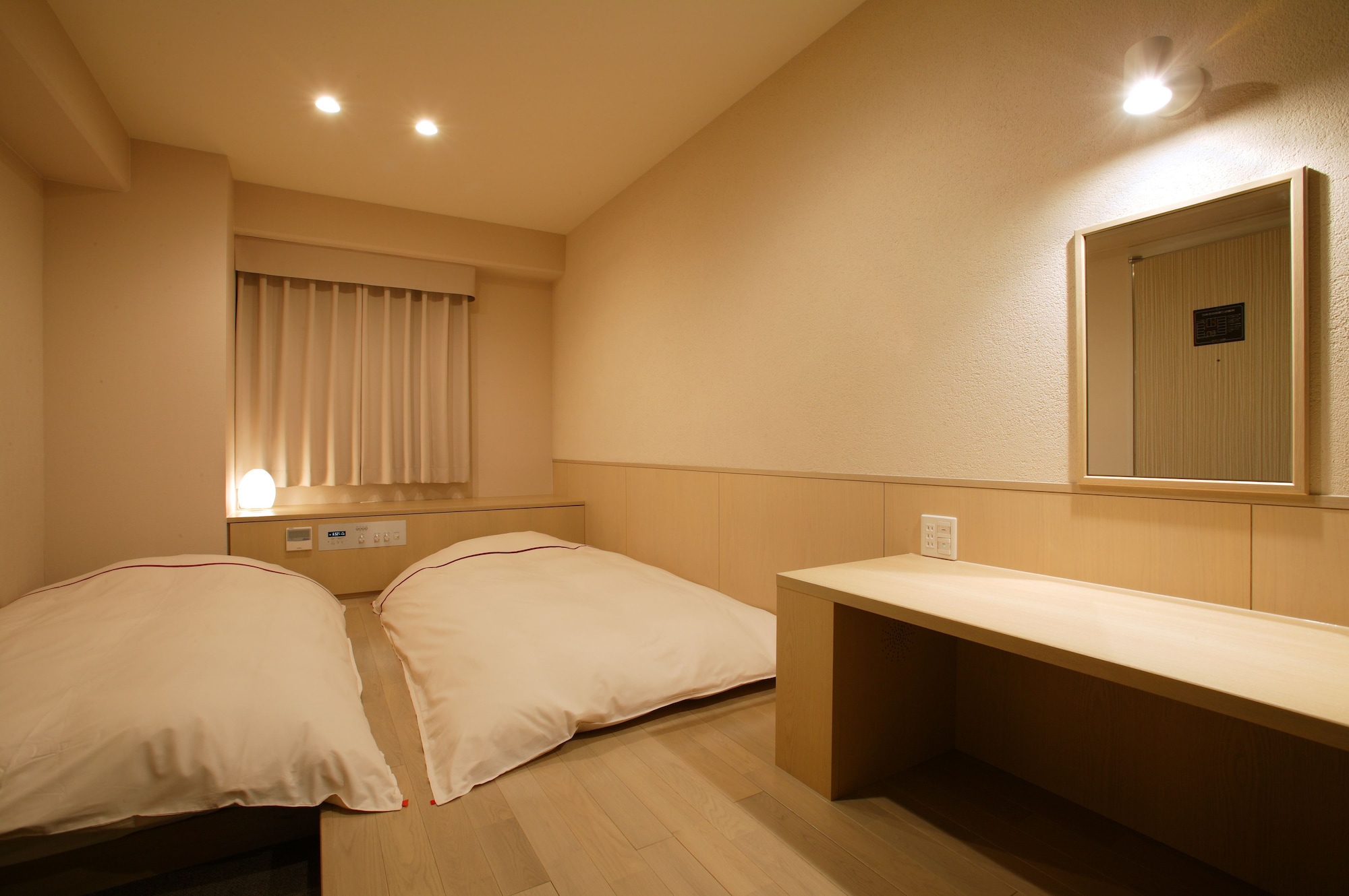 ROOM, TWIN BEDS, 2 FUTON BEDS, SMOKING