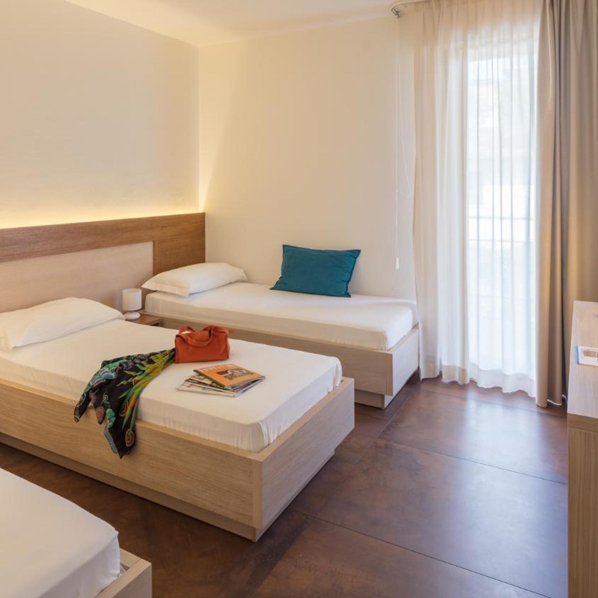 ROOM, TRIPLE