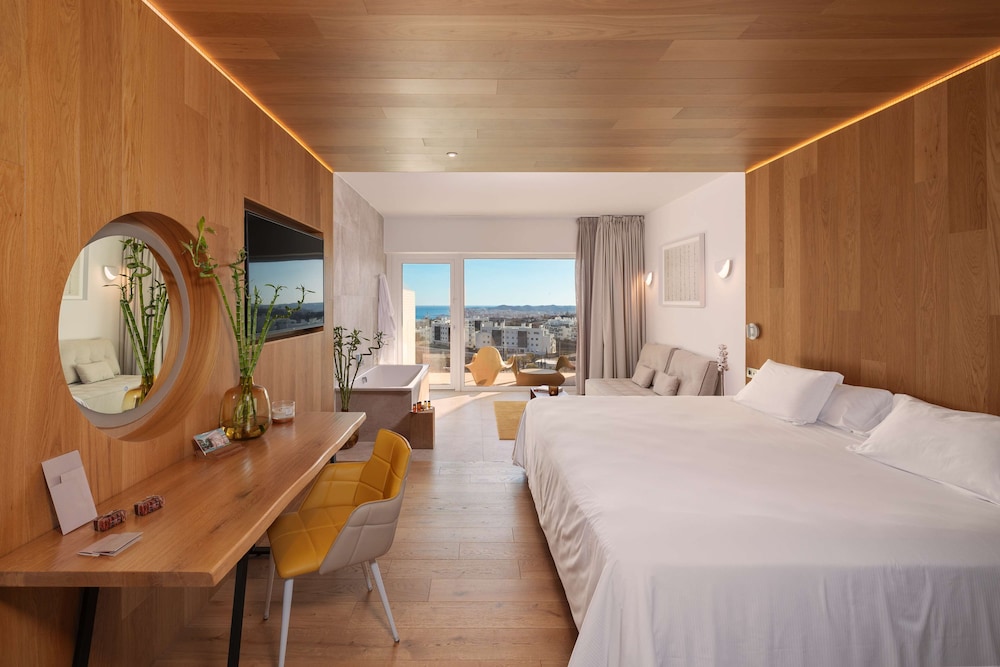 LEIRO, SUITE, TWIN BEDS, SEA VIEW