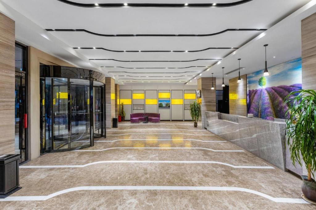 Lavande Hotel (Ganzhou Golden Plaza) 49/56