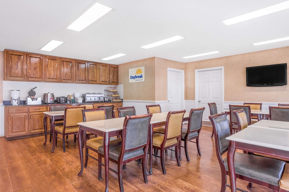 Days Inn By Wyndham Americus 19/31
