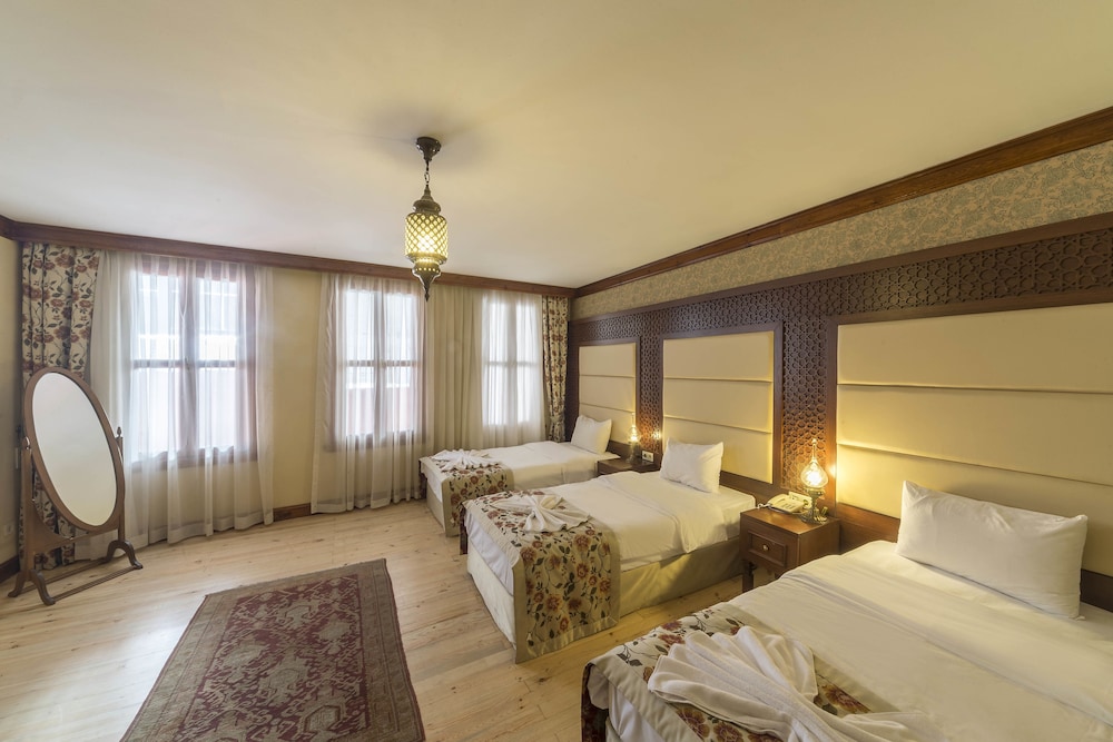 Lalinn Hotel 63/72