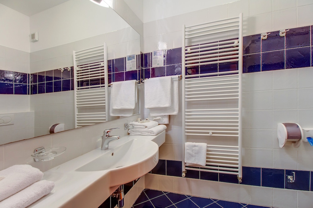 HOTEL MANORA 25/76