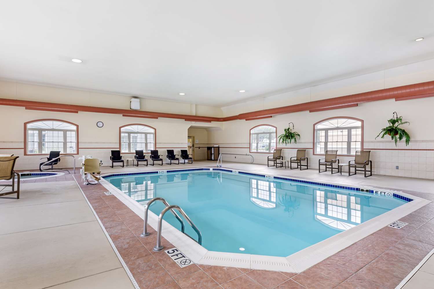 Best Western Plus Dutch Haus Inn And Suites 30/48
