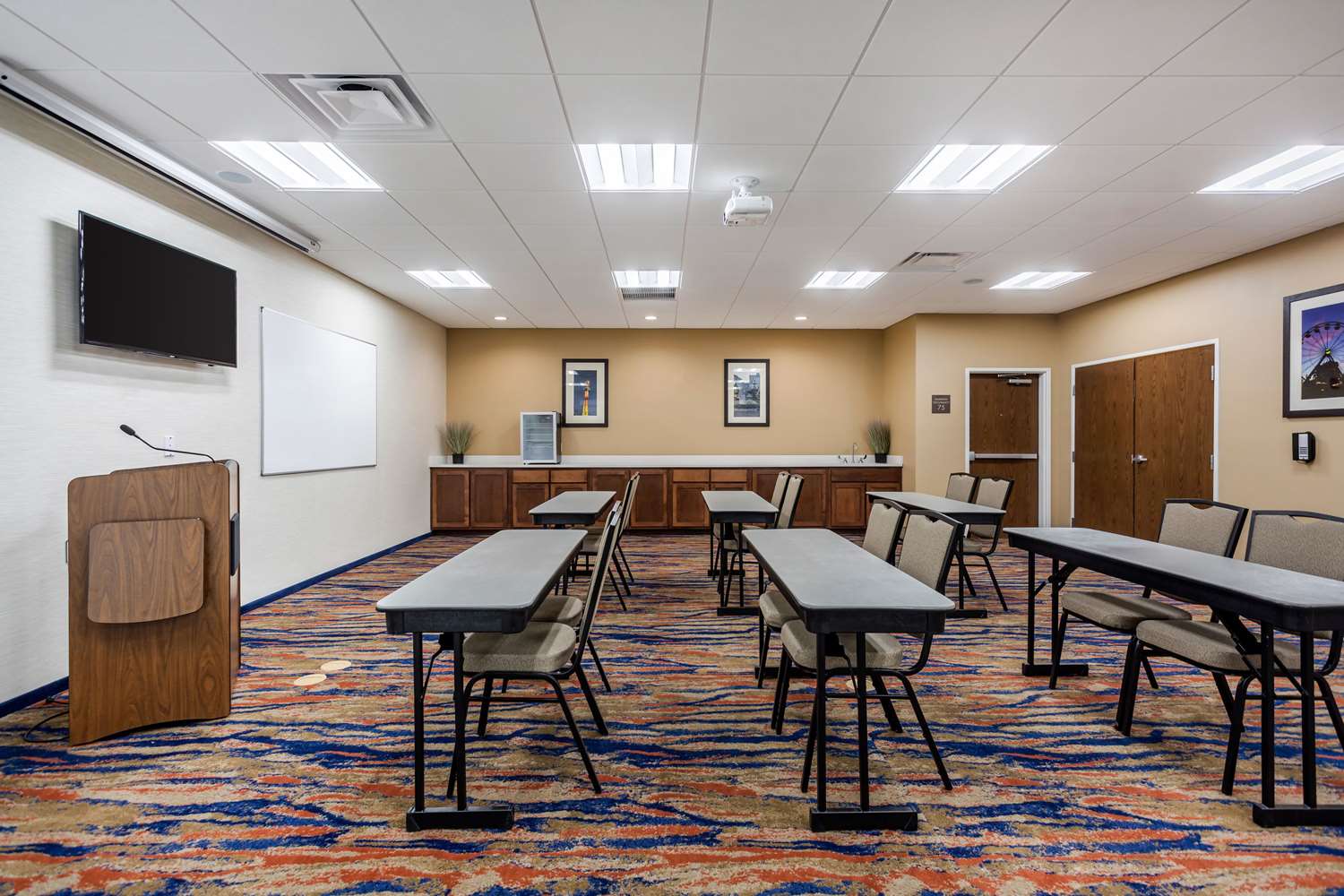 Comfort Suites Bowling Green Southeast 18/19