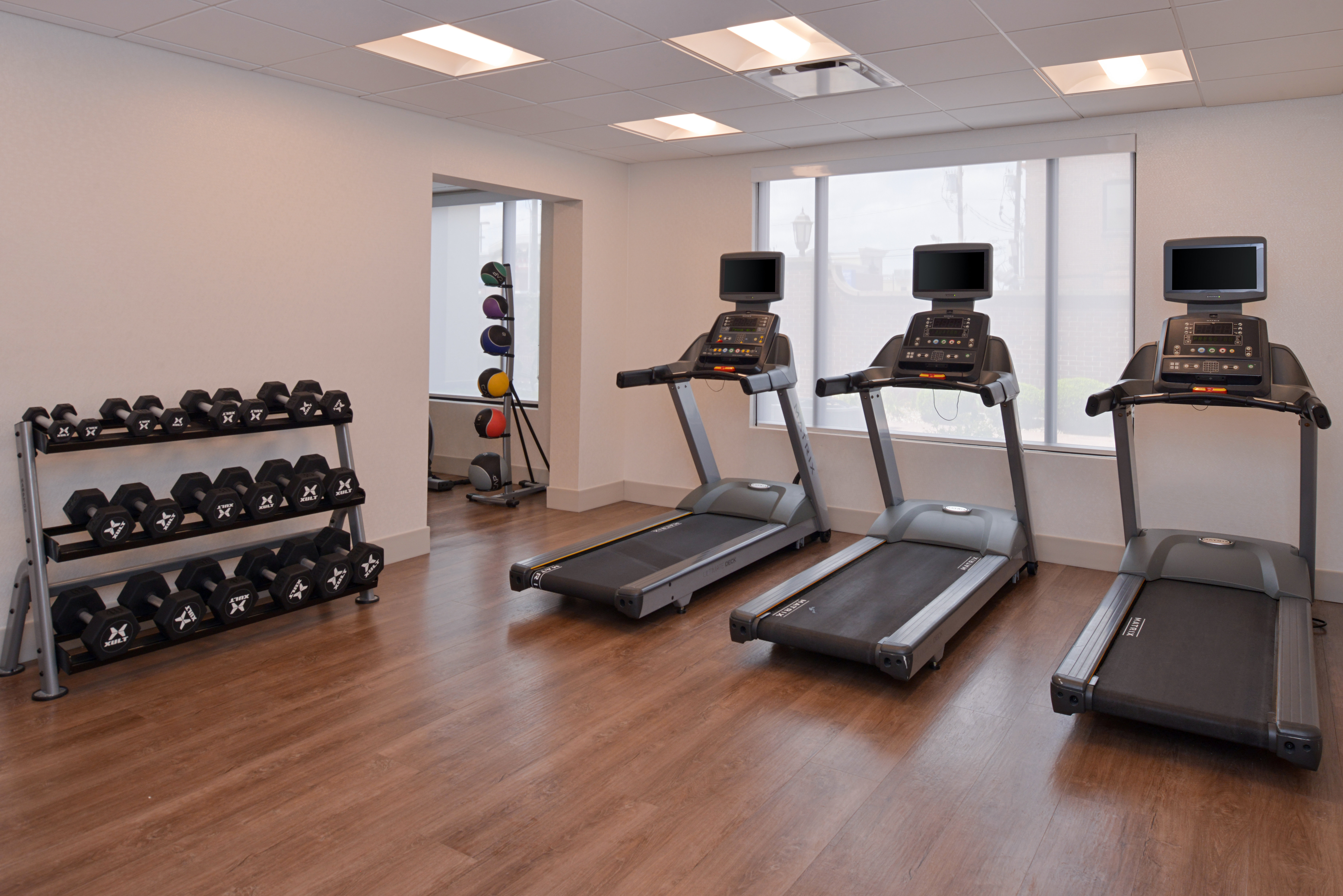 Holiday Inn Express Hotel and Suites Indianapolis Downtown Convention Center Area 32/48