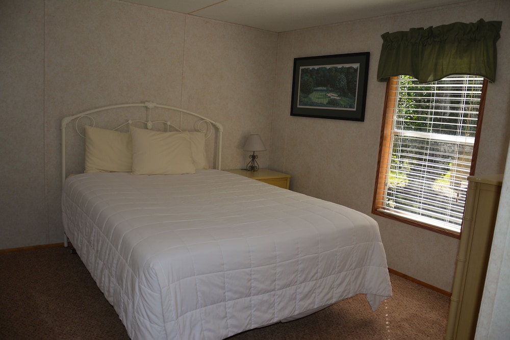 Guy Harvey Camp Mack Lodge & RV Resort 12/50