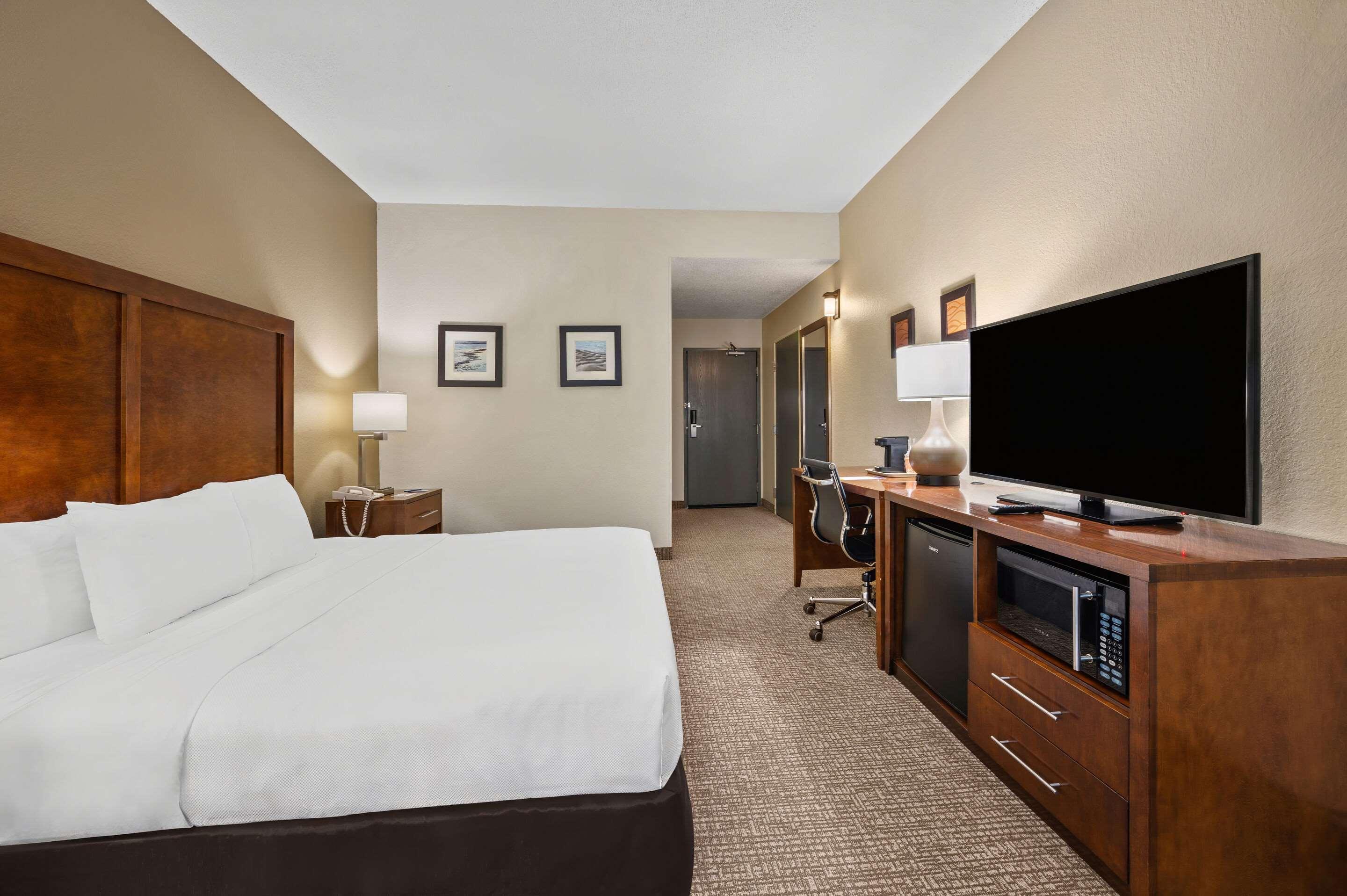 ROOM, KING BED