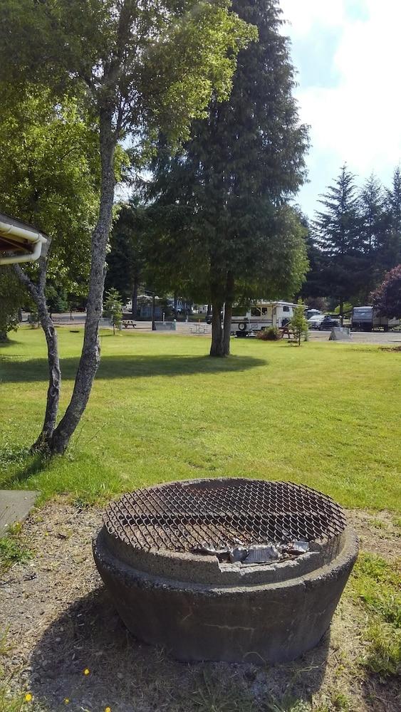 Redwood Meadows RV Resort and Cabins 13/13