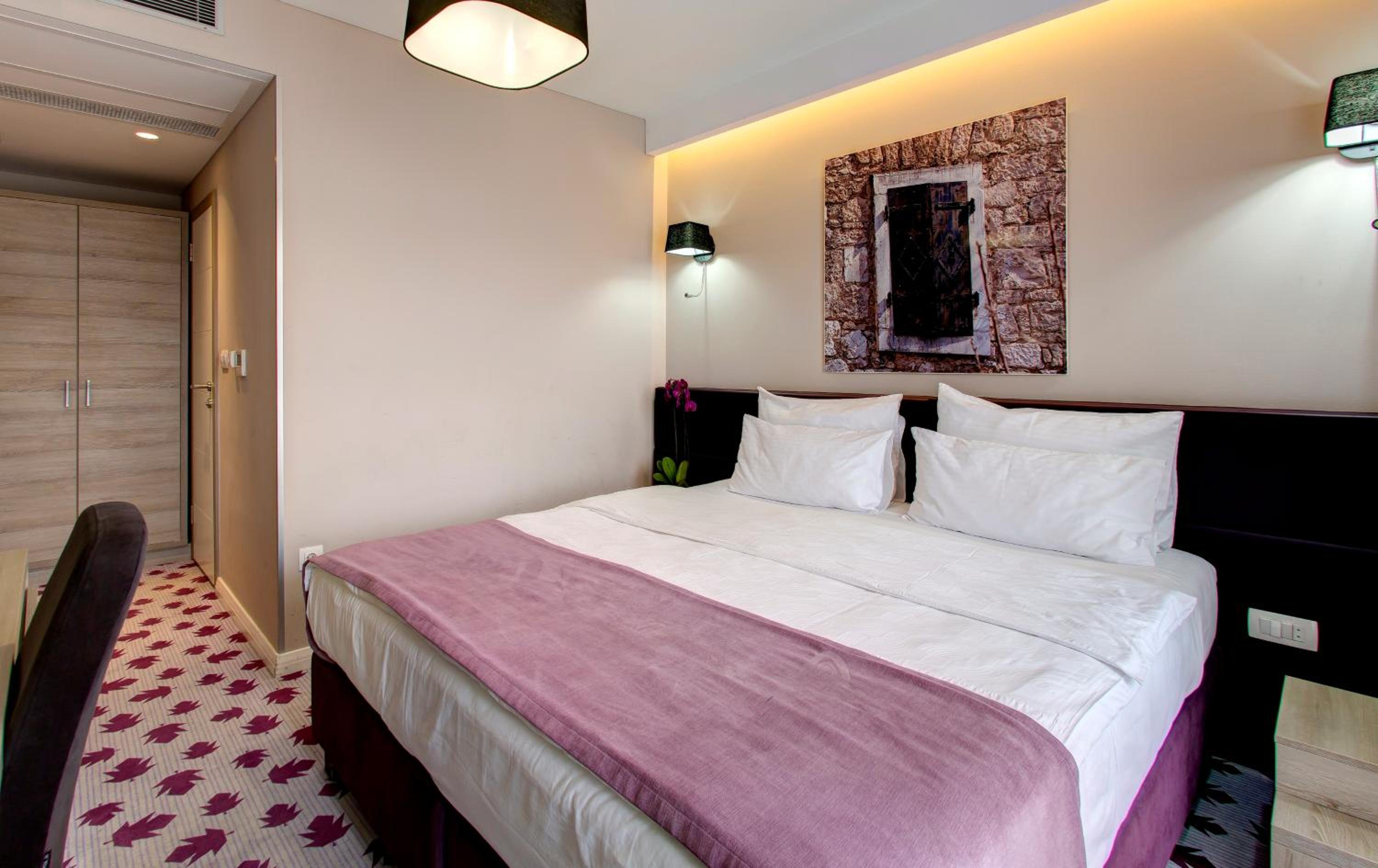 Room, Double Bed