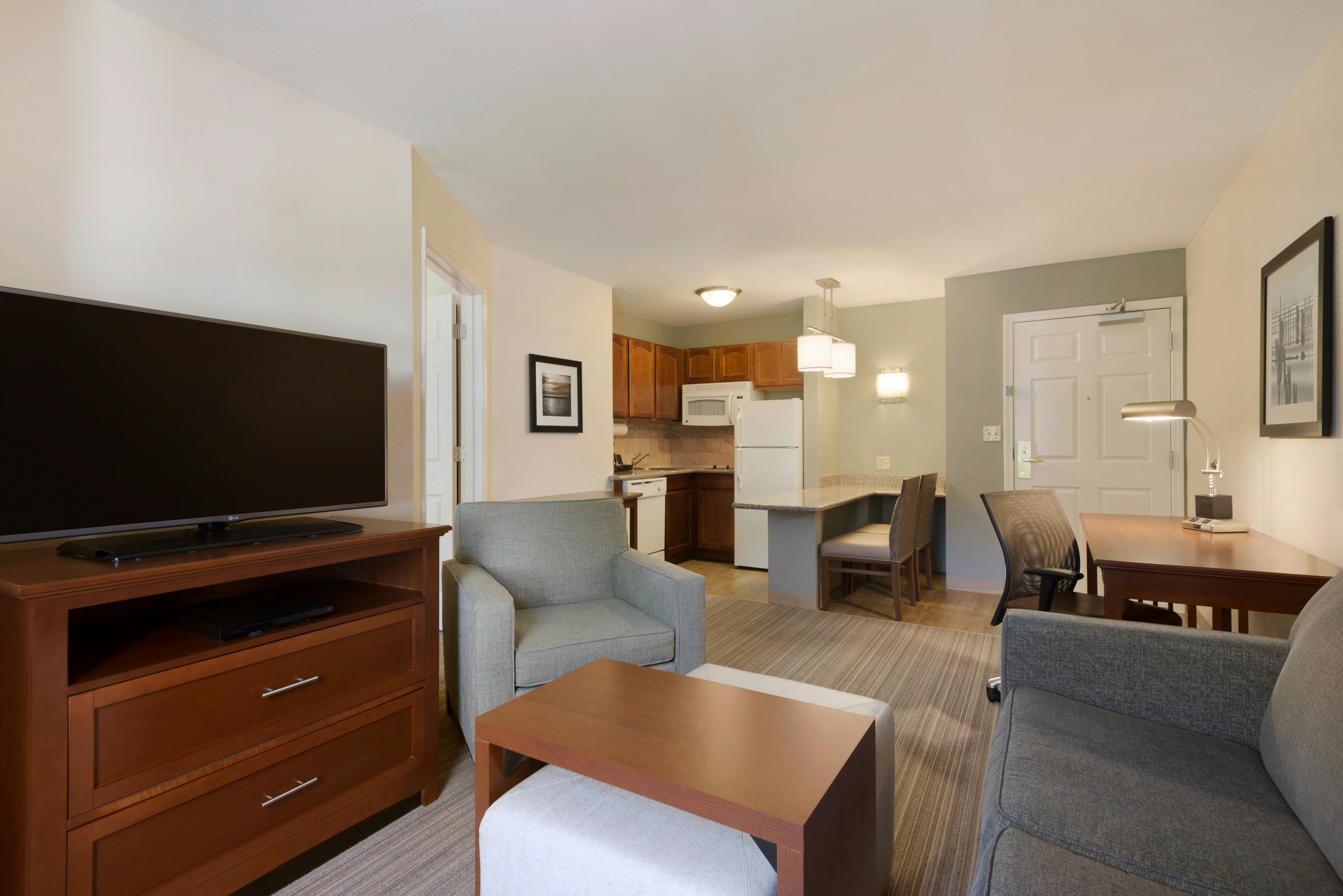 1 BEDROOM, SUITE, KING BED